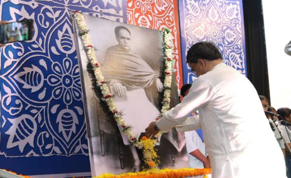 Tripura CM Dr Manik Saha pays tribute to Pt Ishwar Chandra Vidyasagar on his jayanti.